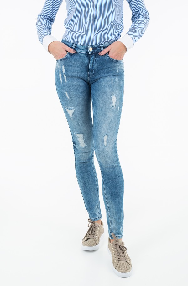 Janika skinny