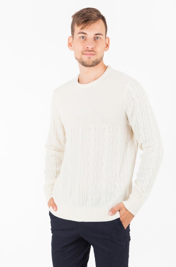 MIXED CABLE CNECK SWEATER