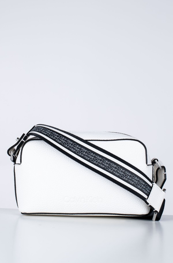 White Shoulder bag RACE CROSSBODY Calvin Klein Crossbodies White Shoulder bag RACE CROSSBODY Calvin Klein Crossbodies Denim Dream E pood