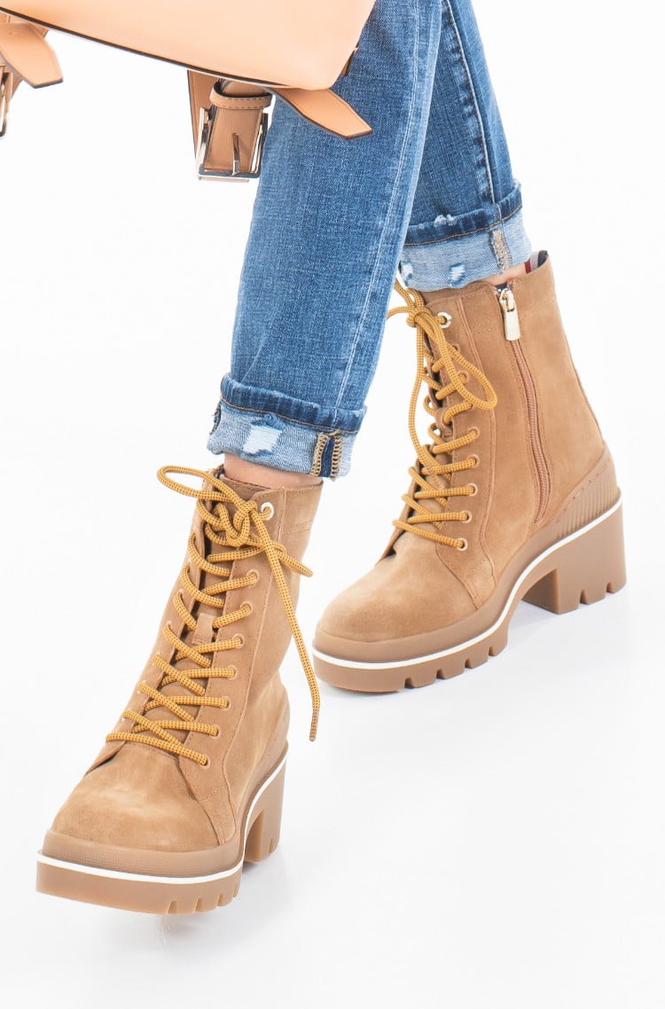 womens sporty boots