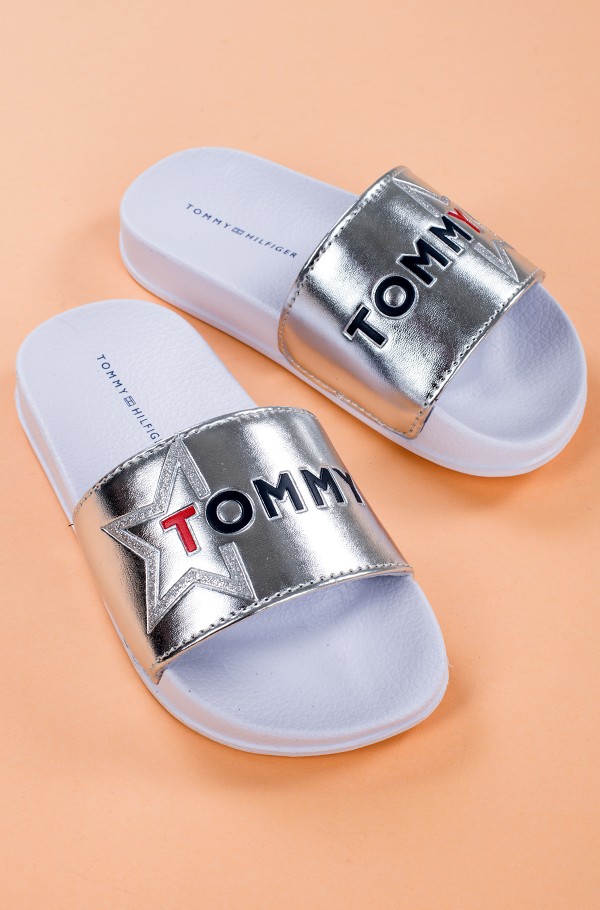 Kids tommy clearance hilfiger flip flops