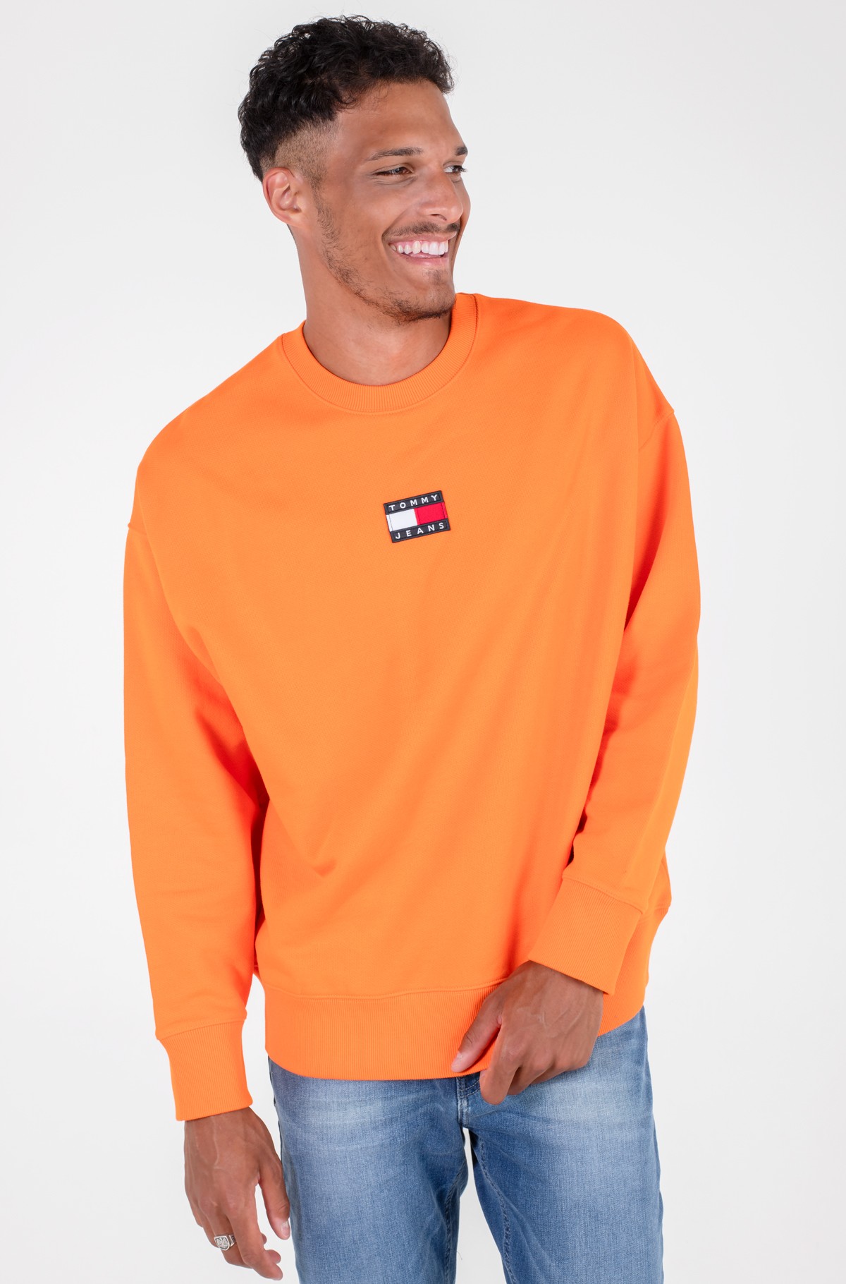 Oranžinė Džemperis TJM TOMMY BADGE CREW Tommy Jeans, Vyriški Džemperiai |  Denim Dream E-pood