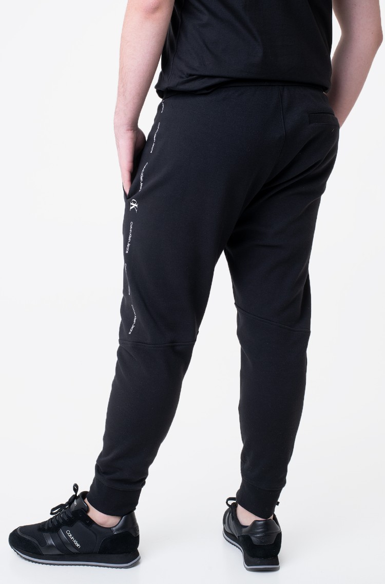 juoda Sportinės kelnės PLUS REPEAT LOGO HWK PANT Calvin Klein Jeans Plus,  Vyriški Didesni dydžiai | Denim Dream E-pood