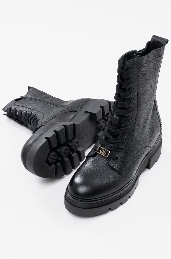 MONOCHROMATIC LACE UP BOOT-hover