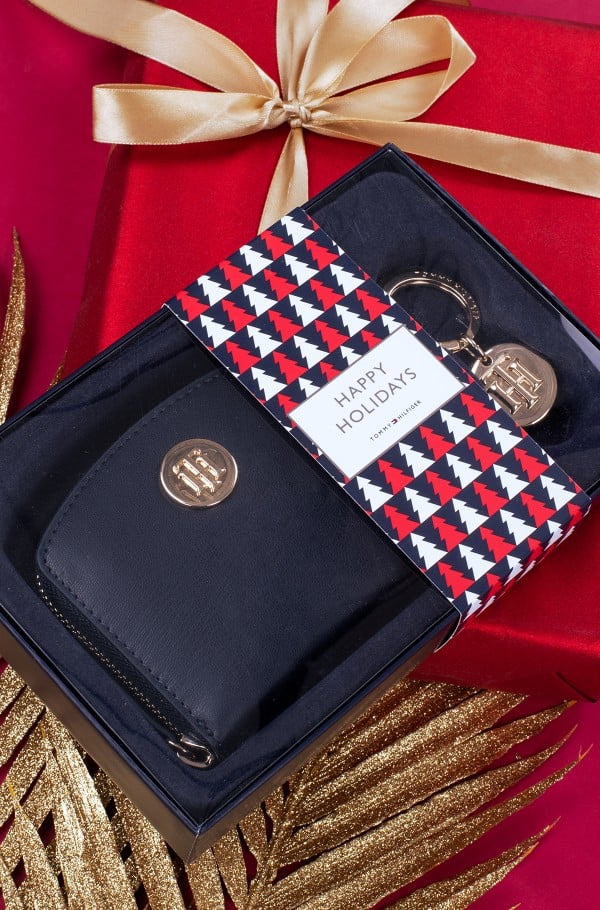 TH CHIC MED WALLET AND CHARM GP