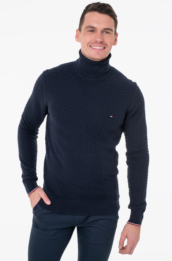 EXAGGERATED STRUCTURE ROLL NECK